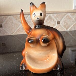 Vintage McCoy circa 1956 Ceramic Boxing Kangaroo Dresser Caddy